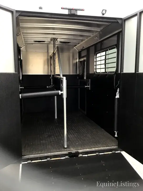 2027 Logan Coach Gooseneck Horse Trailers - Photo 5