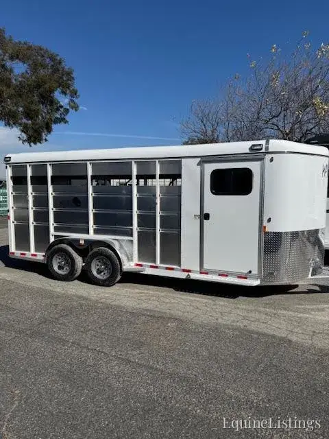 2027 Maverick Trailers Horse Trailers