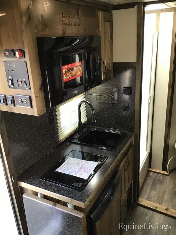 2027 Trailswest Horse Trailers - Photo 8