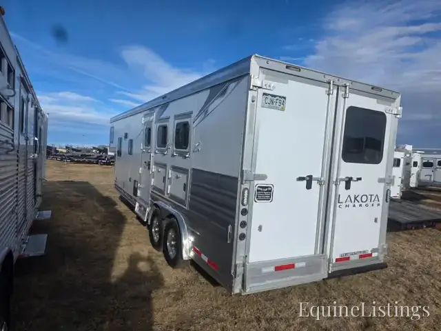 2022 Lakota Horse Trailers - Photo 13
