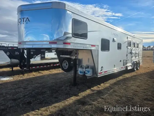 2022 Lakota Horse Trailers - Photo 16