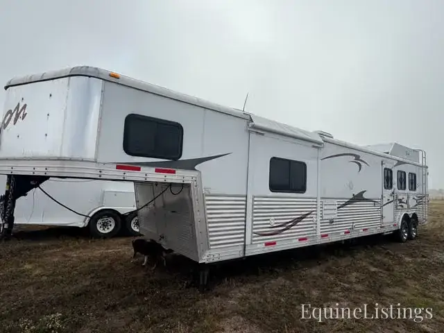 2013 Bison Coach Horse Trailers - Photo 16