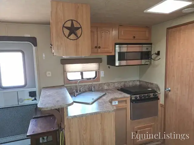 2013 Bison Coach Horse Trailers - Photo 2