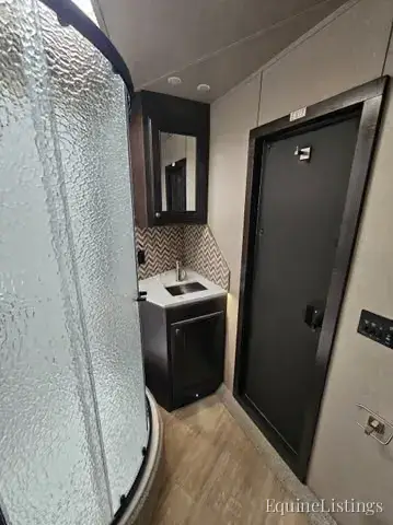 2025 Exiss Trailers Horse Trailers - Photo 11